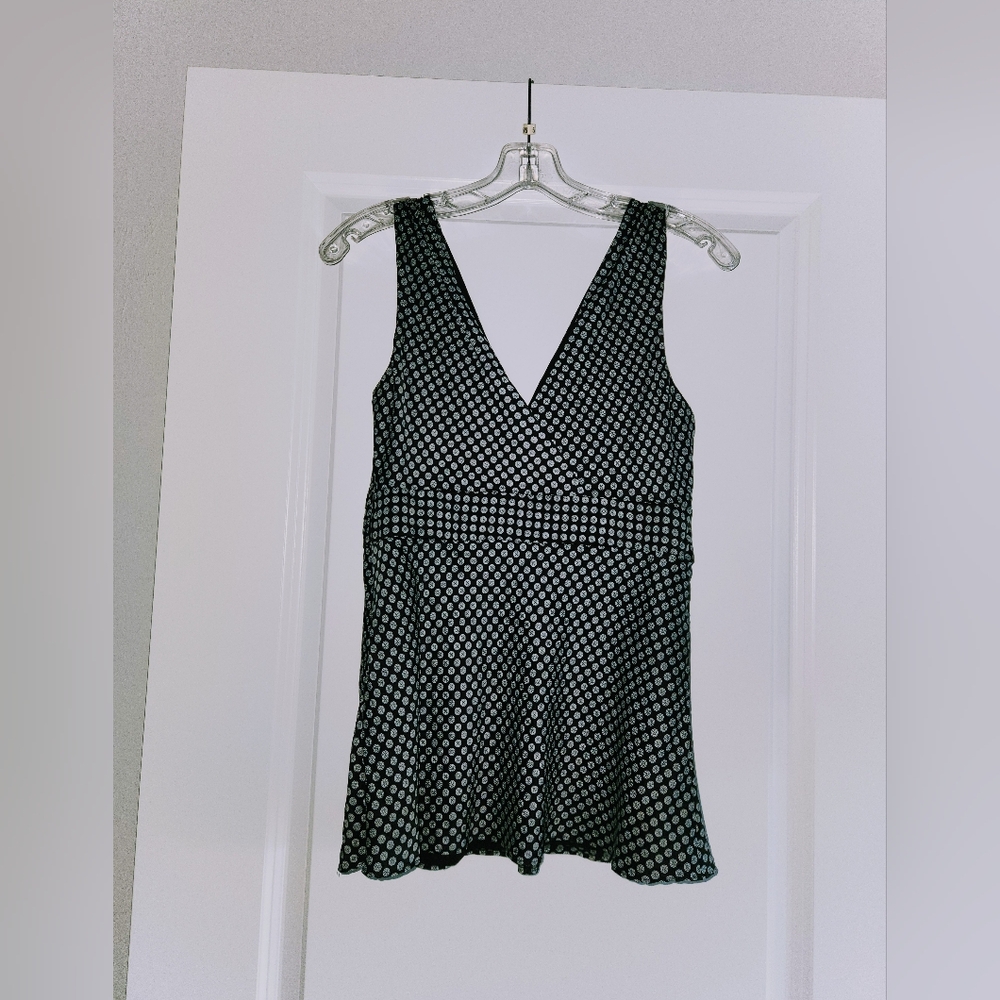 Black and White Sleeveless Top 100% SILK with side zipper.